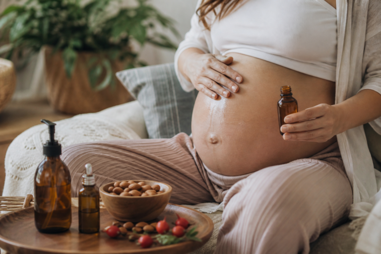 Découvrez les Meilleures Huiles Bio Anti-Vergetures pour Femmes Enceintes